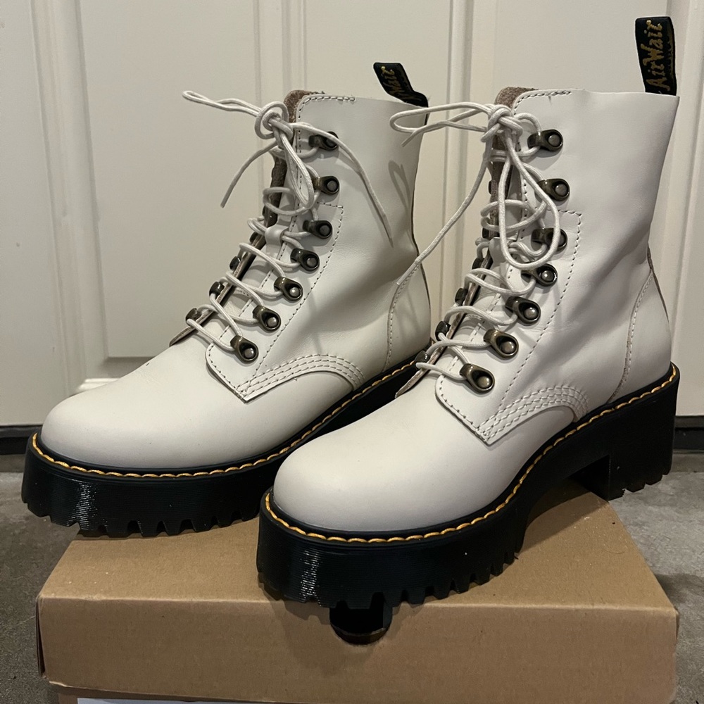 Dr. Martens LEONA Bone Heeled Boot sz8 Womens